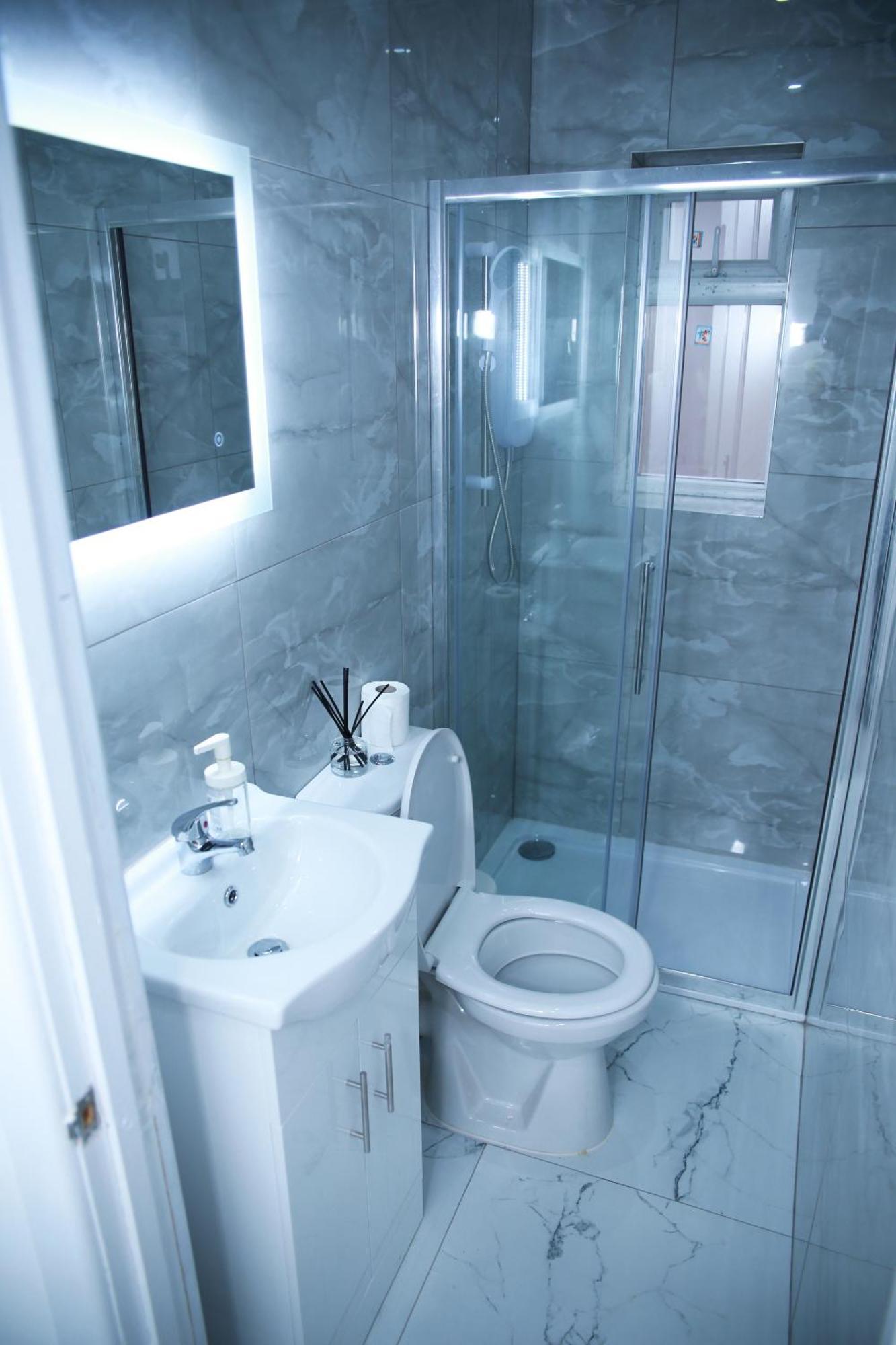 Harrow Luxury Flat With Free Parking. Apartment London Bilik gambar